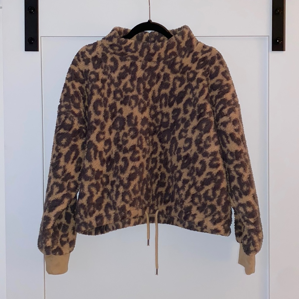 Cheetah Print Soft and Fuzzy Sweater 🤎 SIZE L